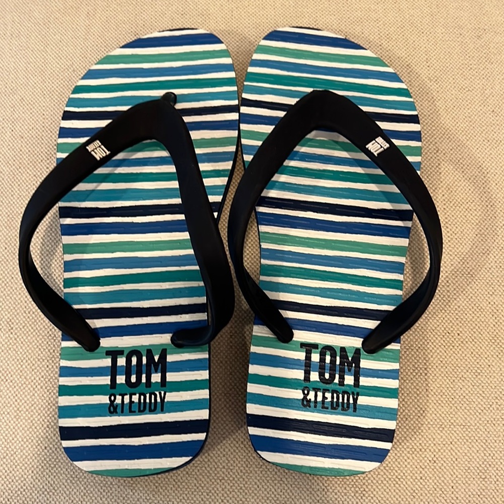 Tom & Teddy size 3-4 boys striped flip flops